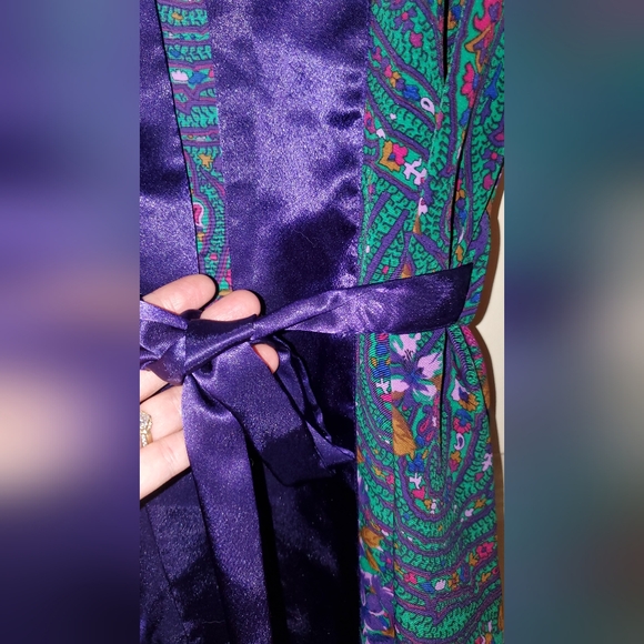 Vintage Victoria's Secret robe - Picture 3 of 8